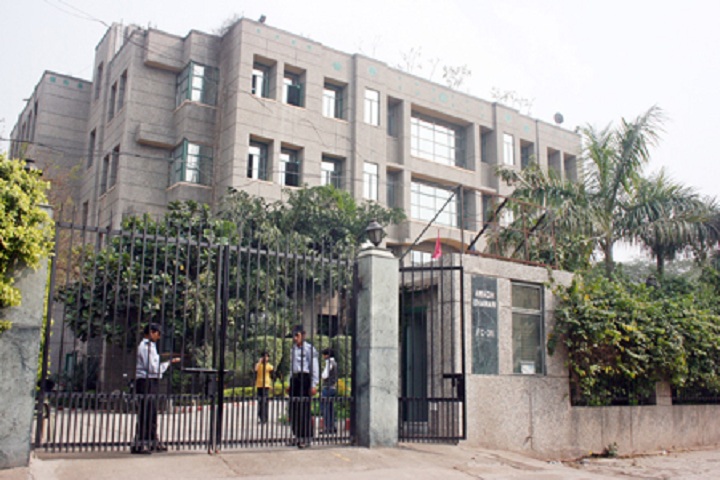 https://cache.careers360.mobi/media/colleges/social-media/media-gallery/7020/2018/9/5/Campus view of Institute of Vocational Studies, Awadh Centre of Education, New Delhi_campus view.JPG